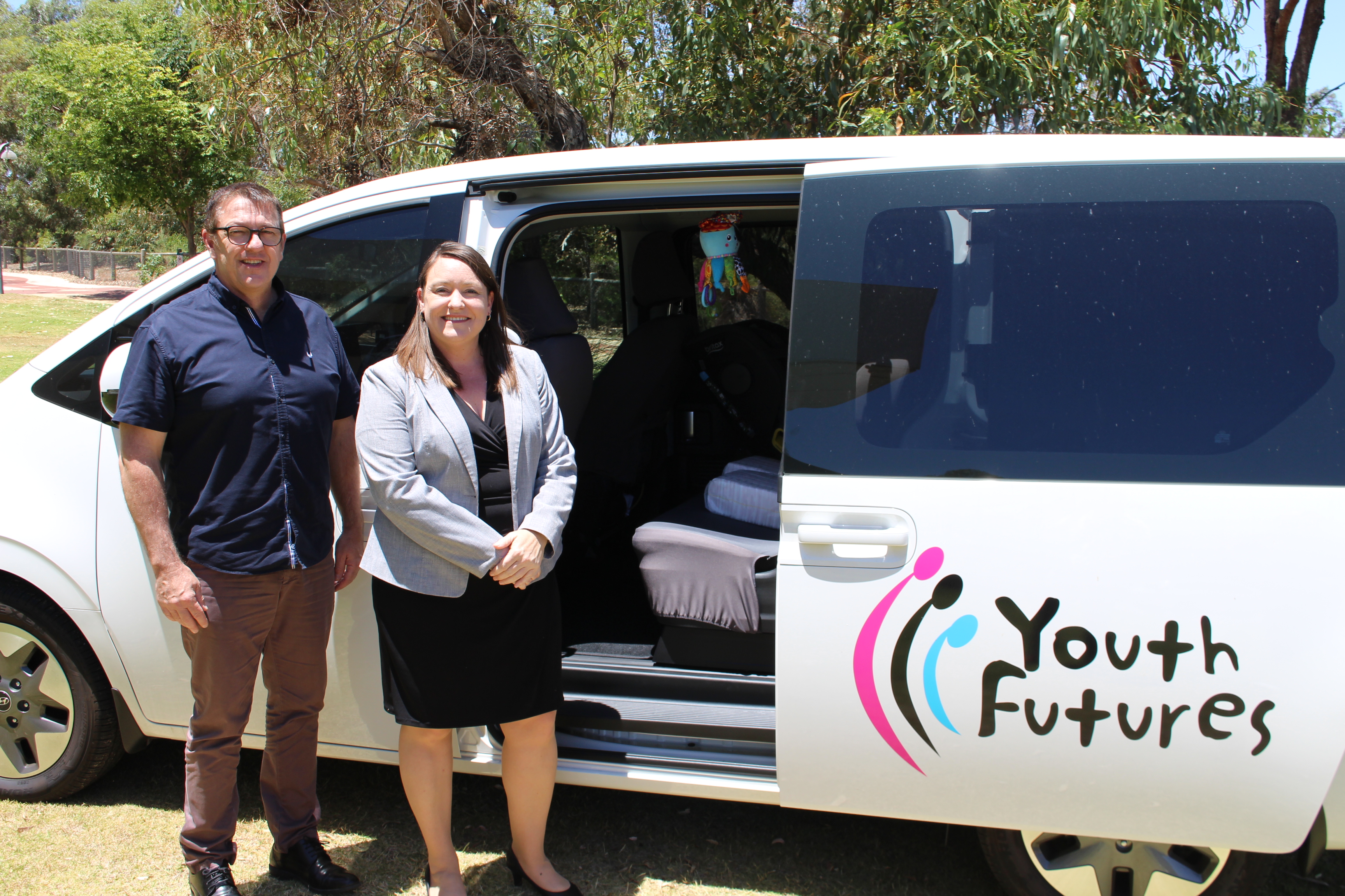 Bus delivers for struggling young mums  Main Image